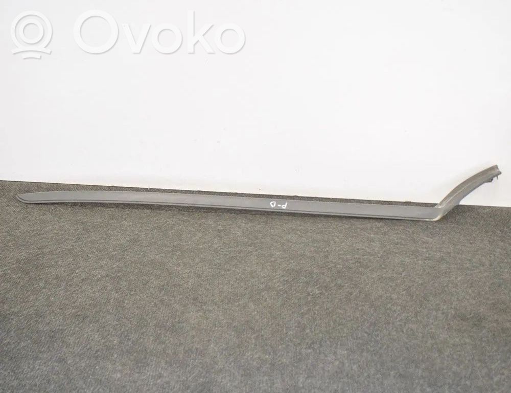 Windshield trim   31448940