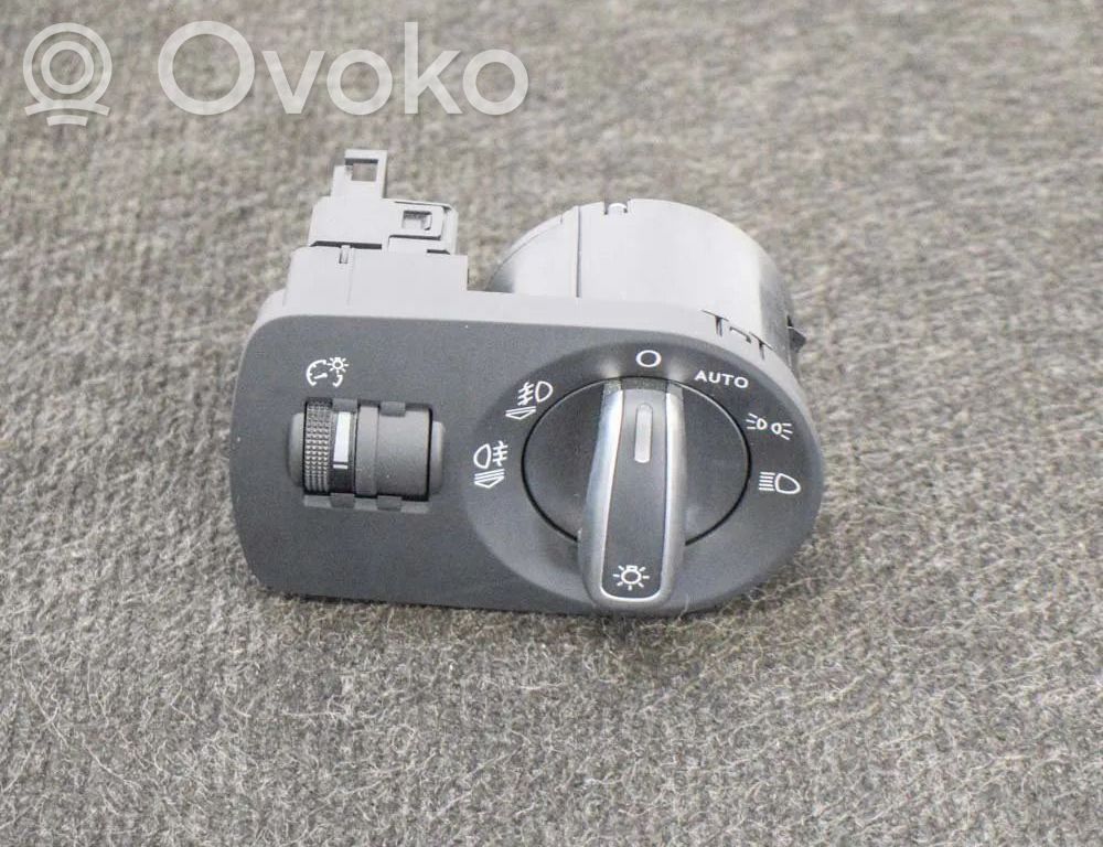 Audi Q3 8U Light switch 