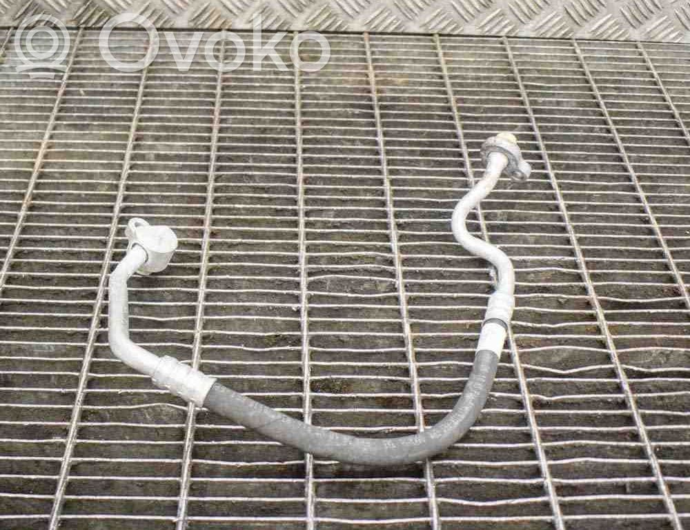Ilmastointilaitteen putki (A/C)   31455316