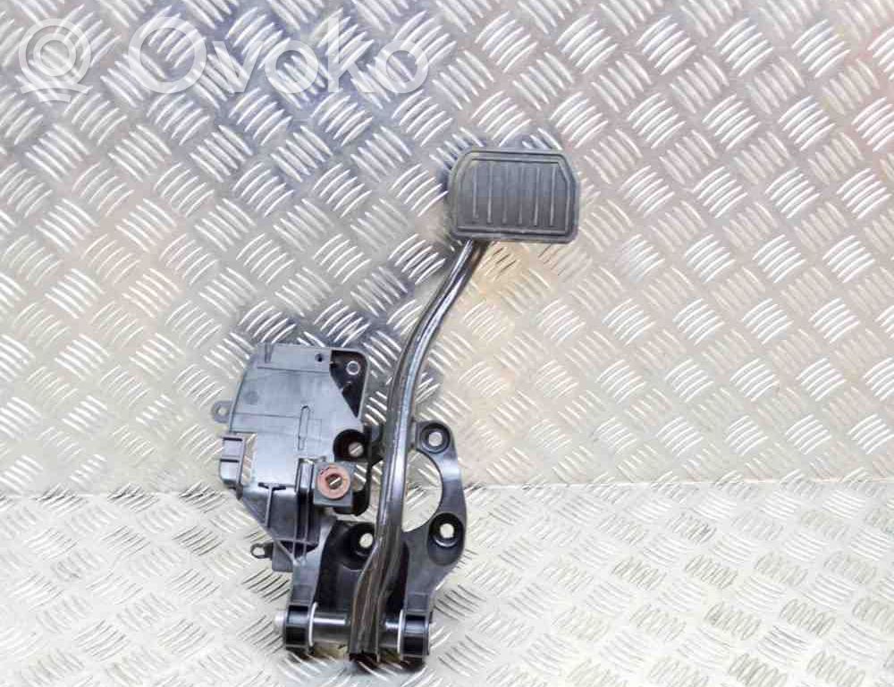 Pedal de freno   104469100D