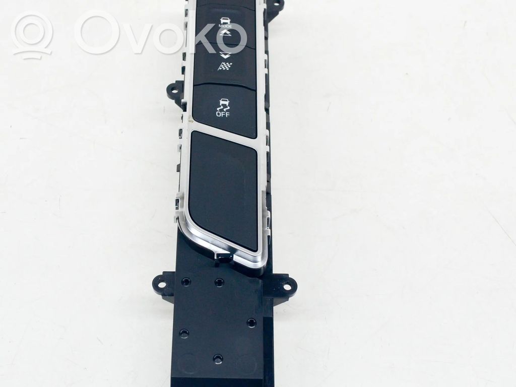 Jaguar I-Pace A set of switches 