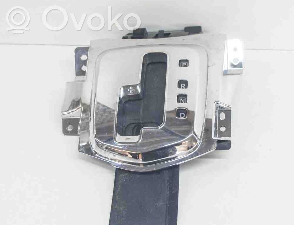 Nissan NP300 Ramka drążka zmiany biegów 