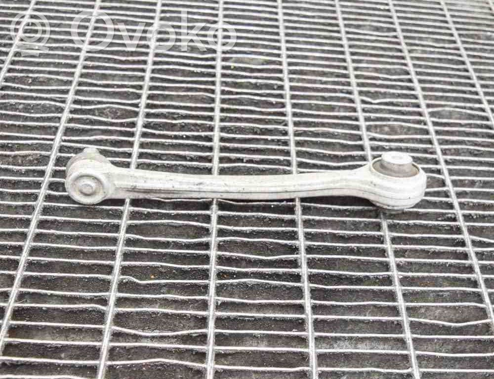 Audi A4 S4 B9 8W U veida svira 