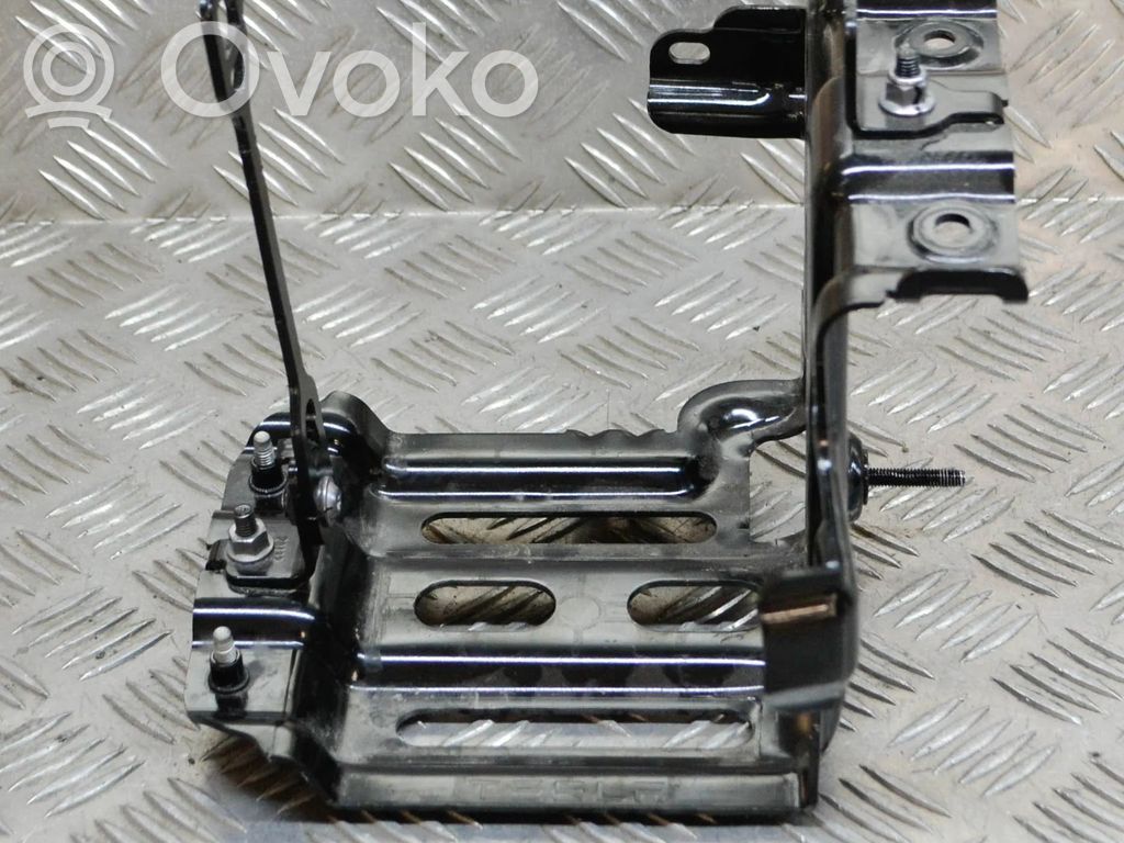 Akumuliatoriaus dėžė   110980800C,110371000B,111912000D