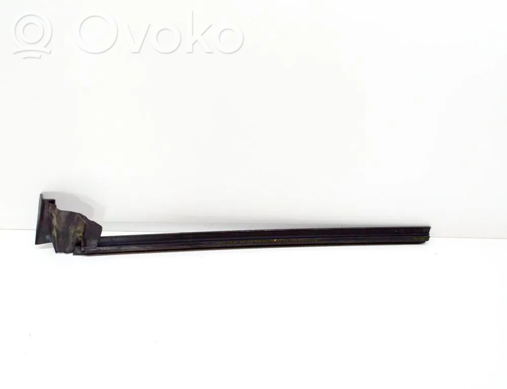Tesla Model 3 Отделка стекла двери 