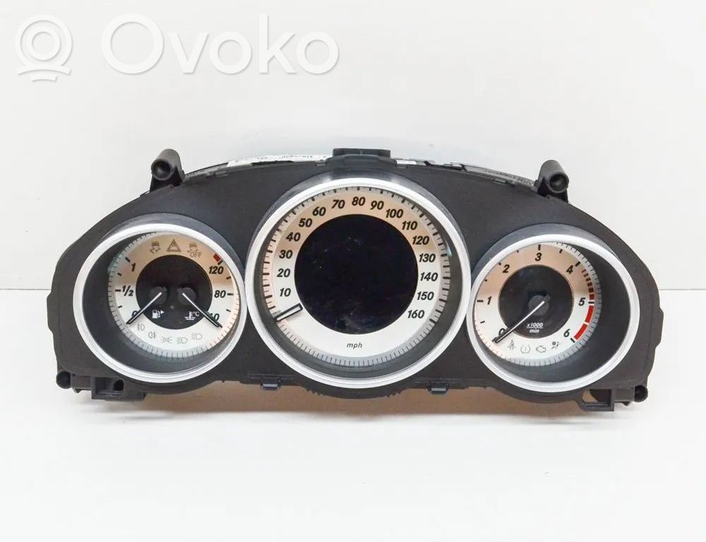 Mercedes-Benz E A207 Tachimetro (quadro strumenti)