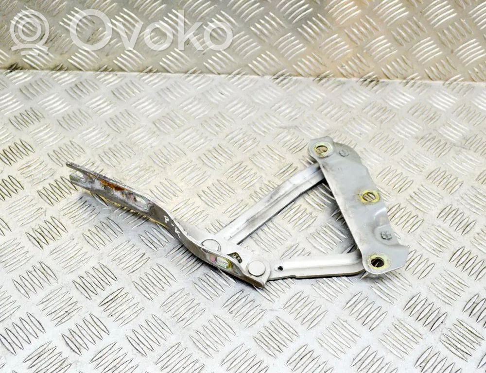 Engine bonnet/hood hinges