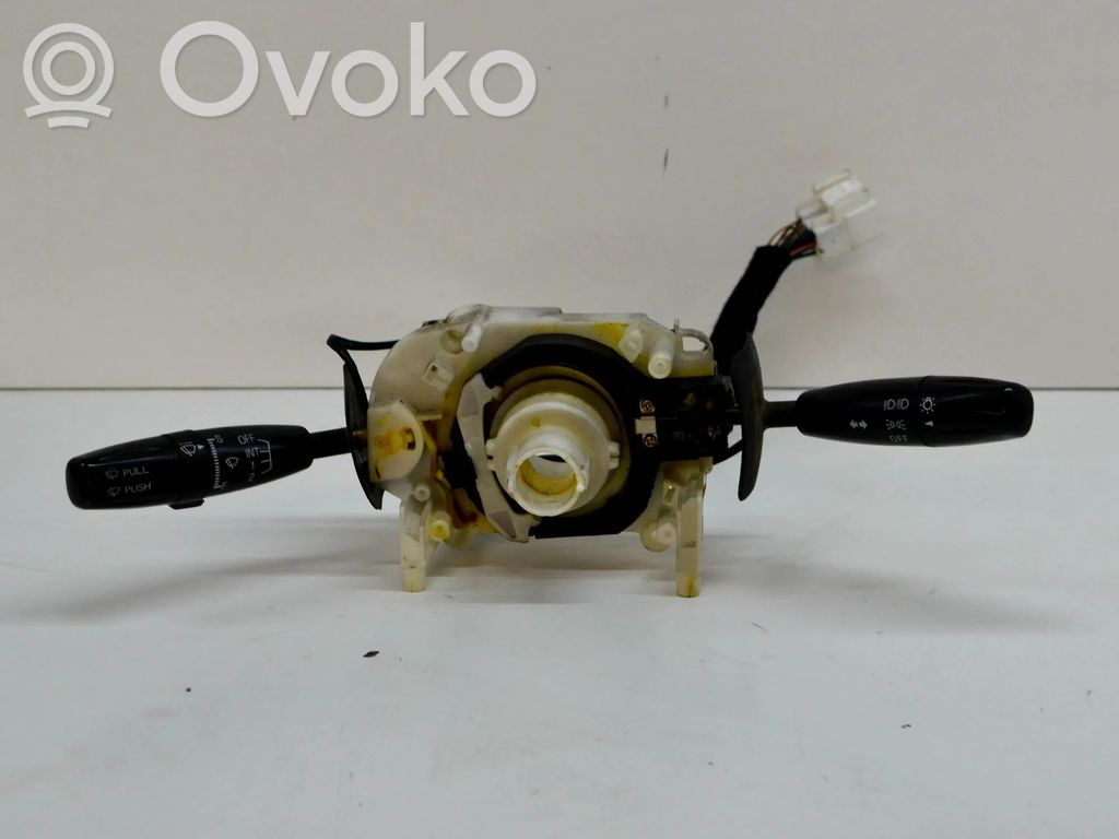 KIA Carnival Leva indicatori 