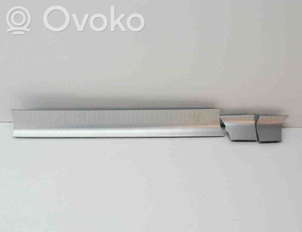 Volvo XC40 Ramka schowka deski rozdzielczej 
