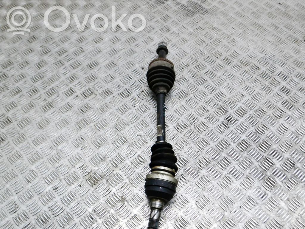 Etuvetoakseli