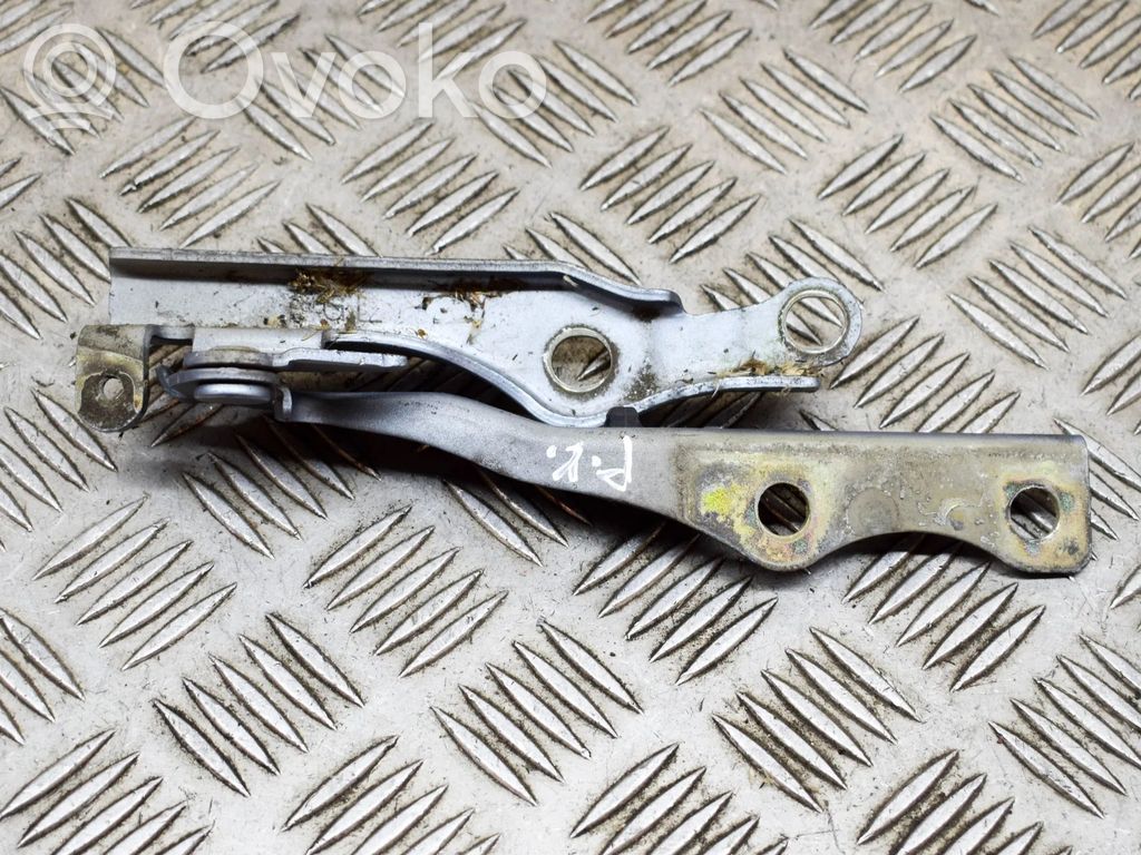 Engine bonnet/hood hinges