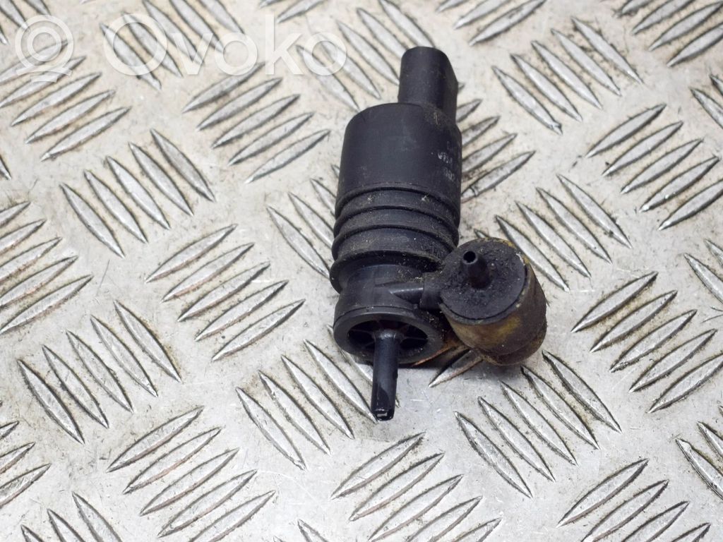 Volkswagen Touareg I Windscreen/windshield washer pump 