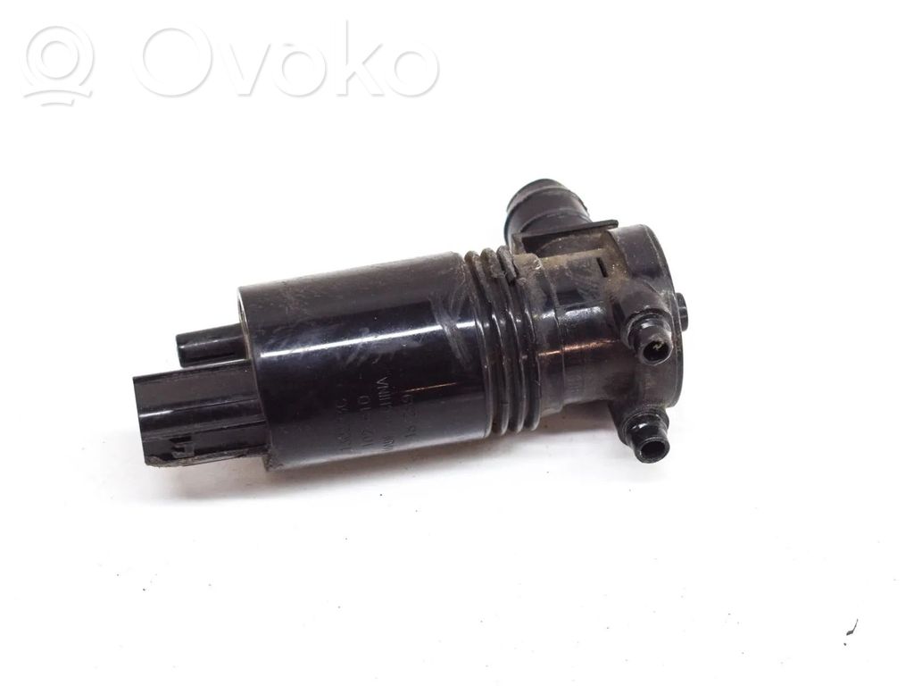 Volvo V40 Windscreen/windshield washer pump 