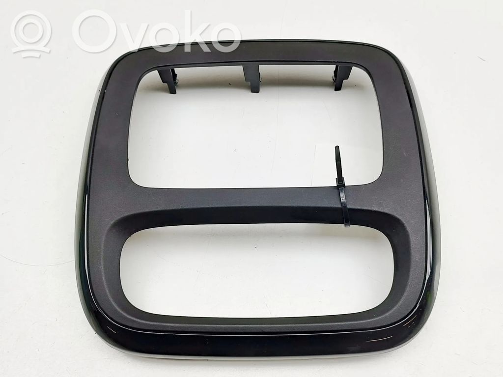 Opel Vivaro Verkleidung Radio / Navigation 
