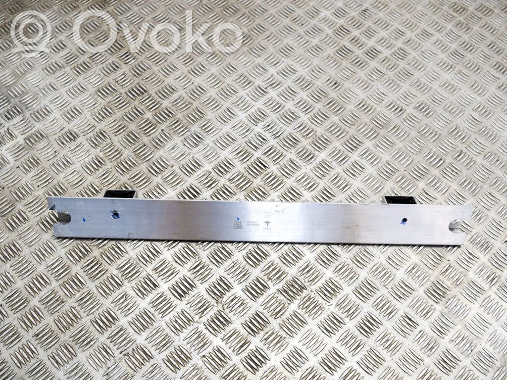Tesla Model Y Kita kėbulo dalis 