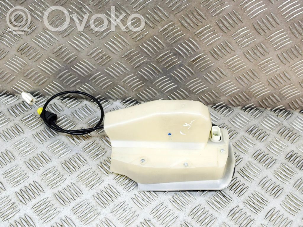 Tesla Model 3 Takaoven lukko 