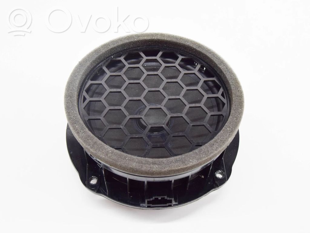 Skoda Kamiq Altavoz de la puerta delantera 