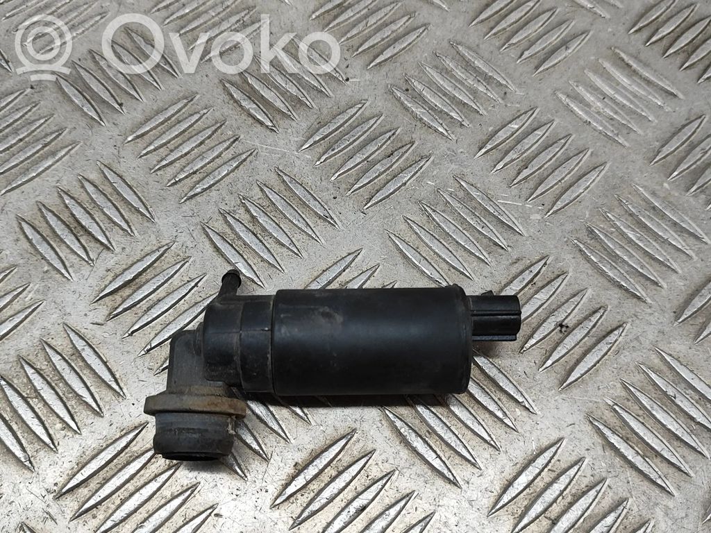 Land Rover Defender Windscreen/windshield washer pump 