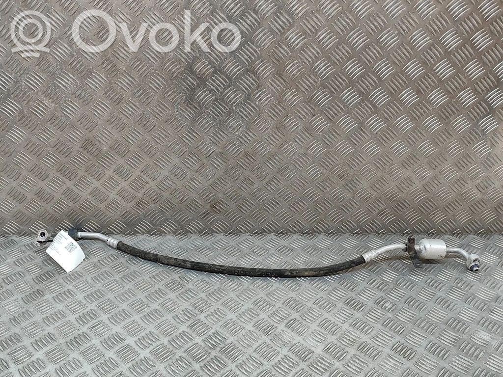 BMW i3 Ilmastointilaitteen putki (A/C) 
