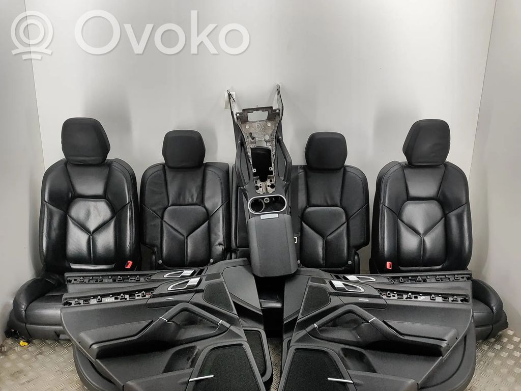 Porsche Cayenne (92A) Tapicerka / Komplet 