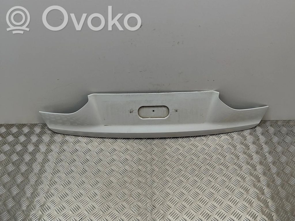 BMW 7 G11 G12 Takaluukun koristelista 