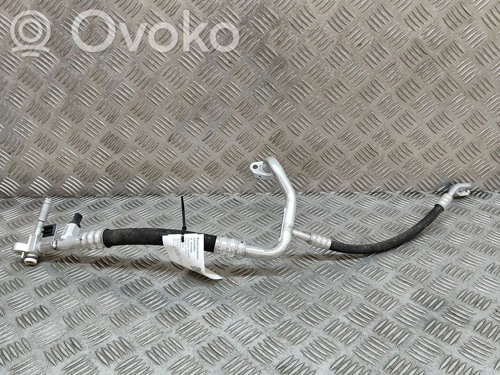 BMW i3 Ilmastointilaitteen putki (A/C) 