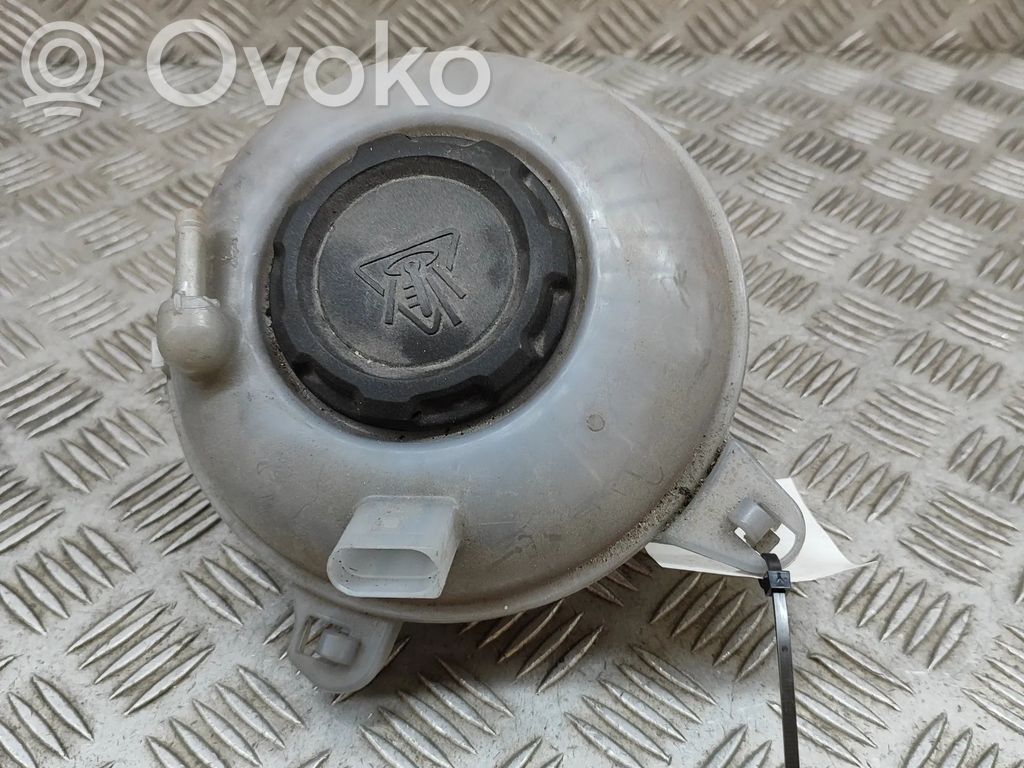 Volkswagen PASSAT B8 Vase d'expansion / réservoir de liquide de refroidissement