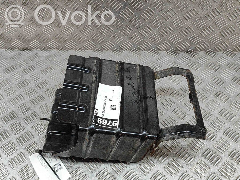 Tesla Model X Akkulaatikon alusta 