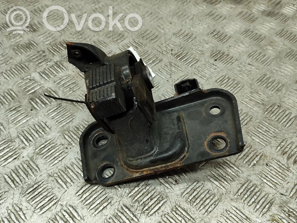 Toyota Avensis T270 Engine mount bracket 
