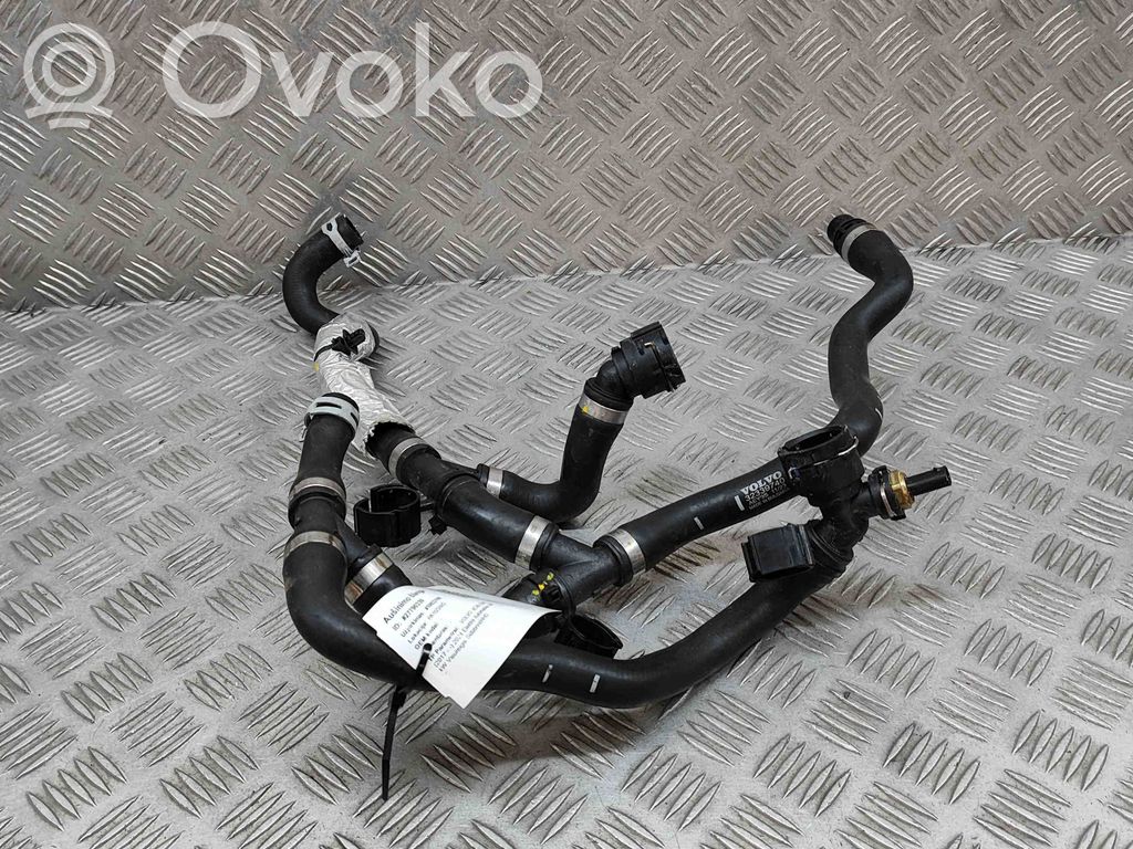 Volvo XC40 Tubo flessibile del liquido di raffreddamento del motore 