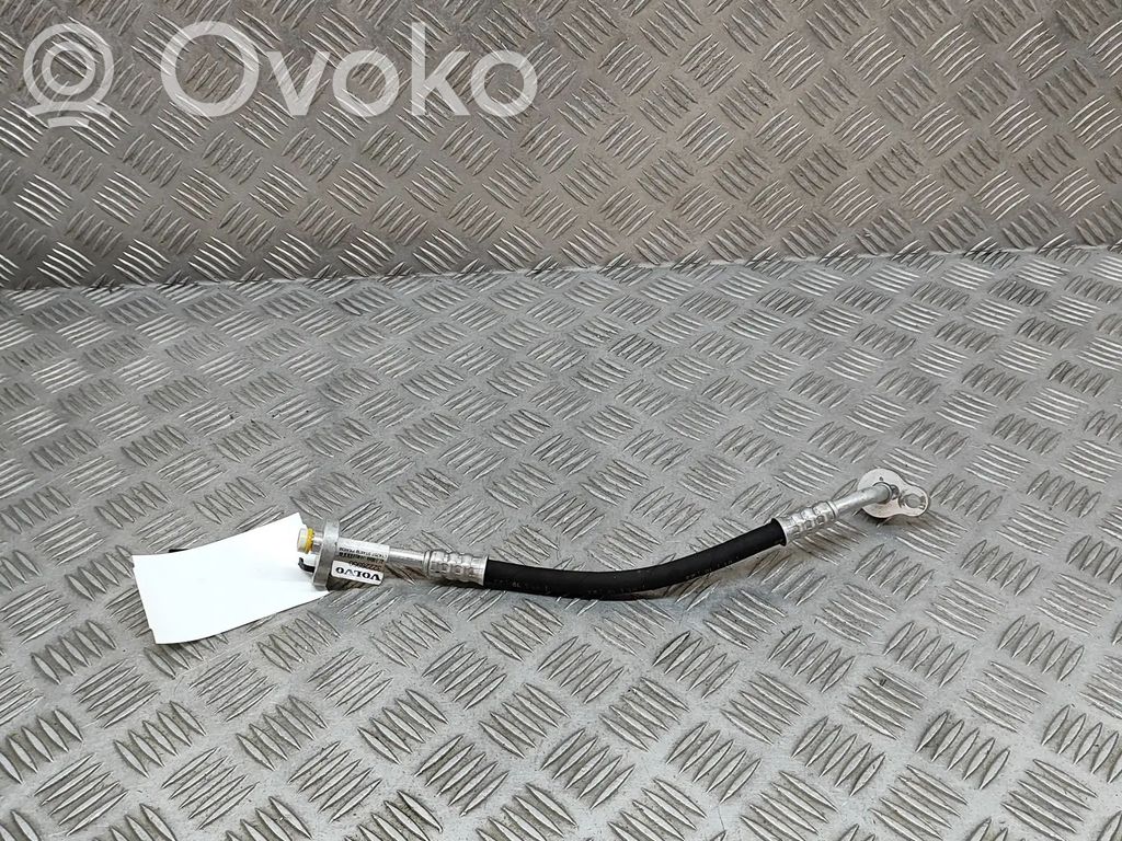 Volvo XC40 Ilmastointilaitteen putki (A/C) 