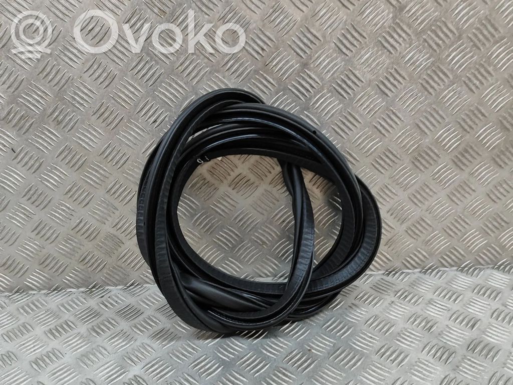 Volvo XC40 Uszczelka drzwi przednich 
