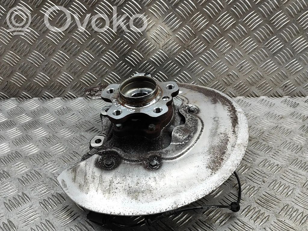 Cubo de rueda trasera   6898480