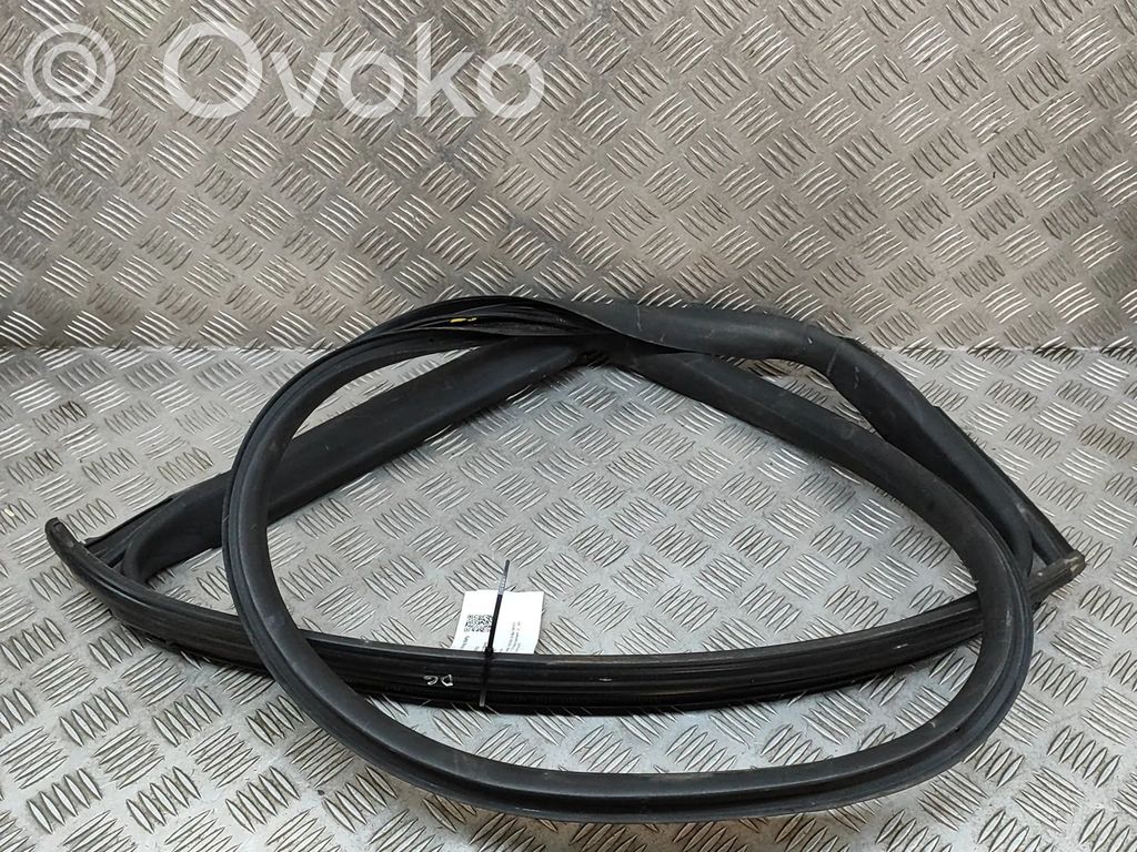 Gumowa uszczelka drzwi tylnych   670037335