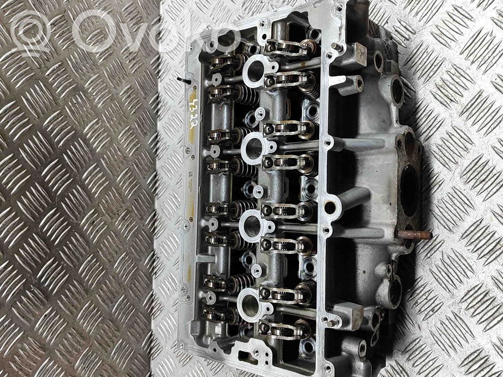 Culata del motor   05E103404E