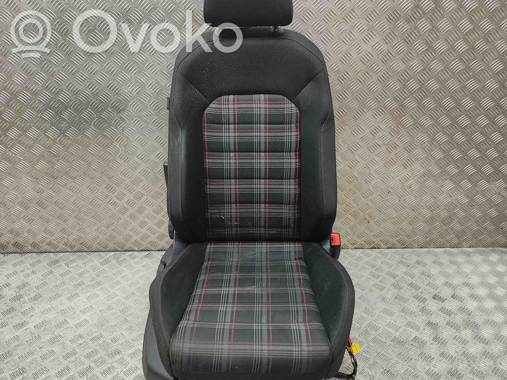 Etumatkustajan istuin   5Q4881106N