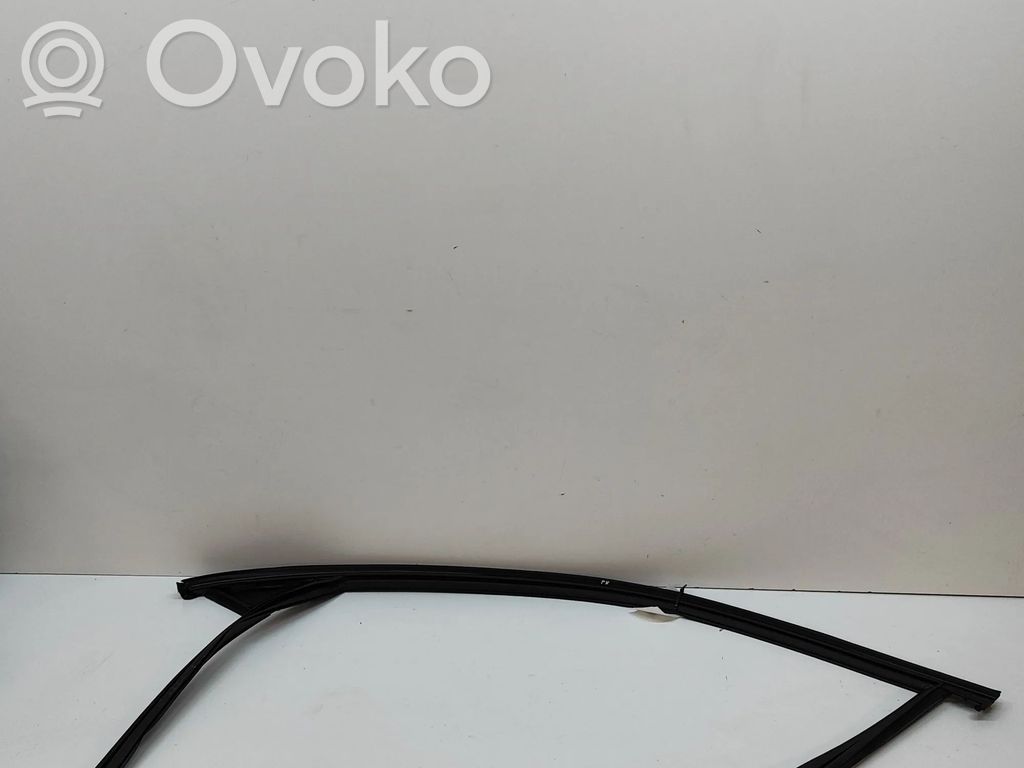 Volvo XC90 Moulure de vitre de la porte avant 