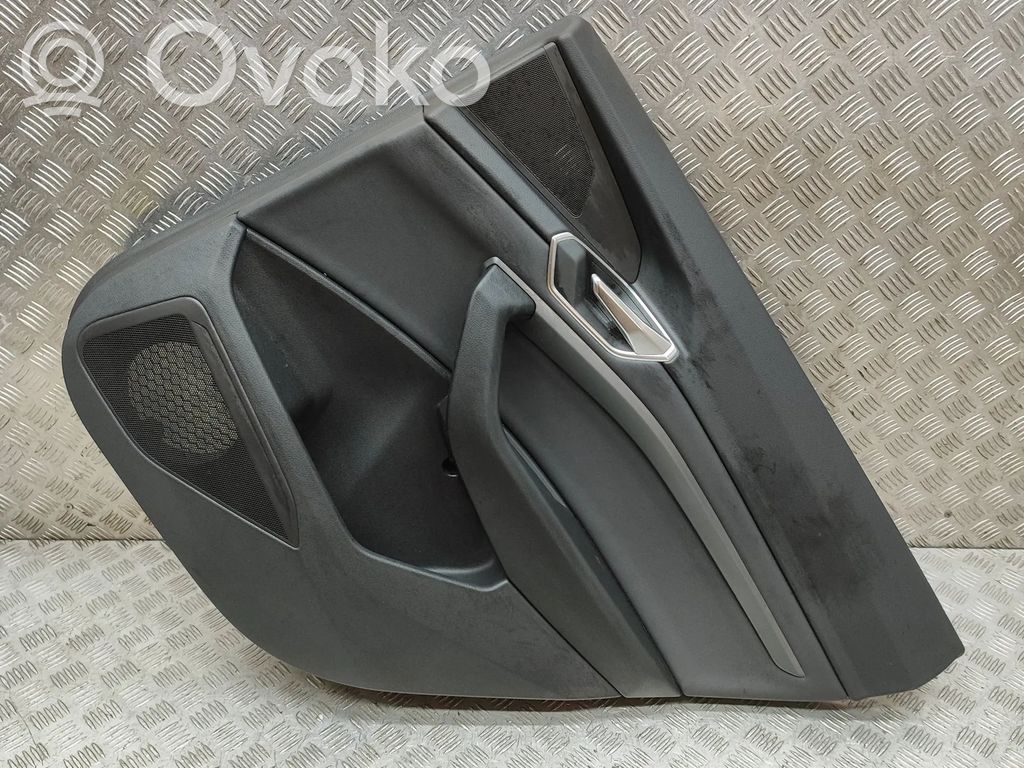 Apšuvums aizmugurējām durvīm   4KE868066