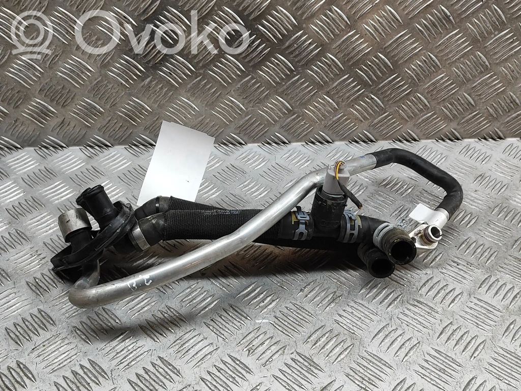 Audi Q7 4M Tubo flessibile del liquido di raffreddamento del motore 