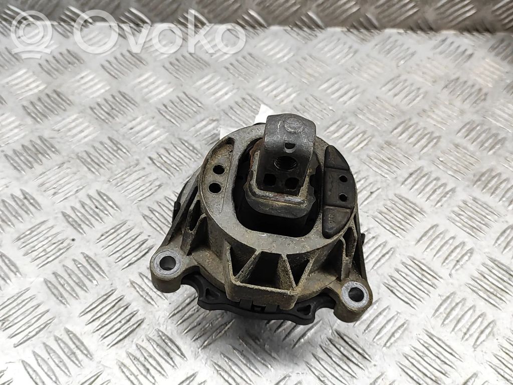 BMW 3 F30 F35 F31 Moottorin kiinnikekorvake