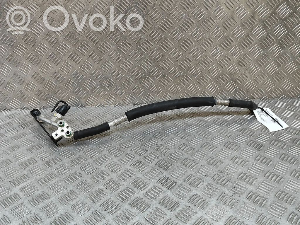 Ilmastointilaitteen putki (A/C)   97772E4500