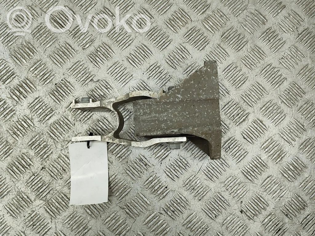 Volvo XC60 Engine mount bracket 