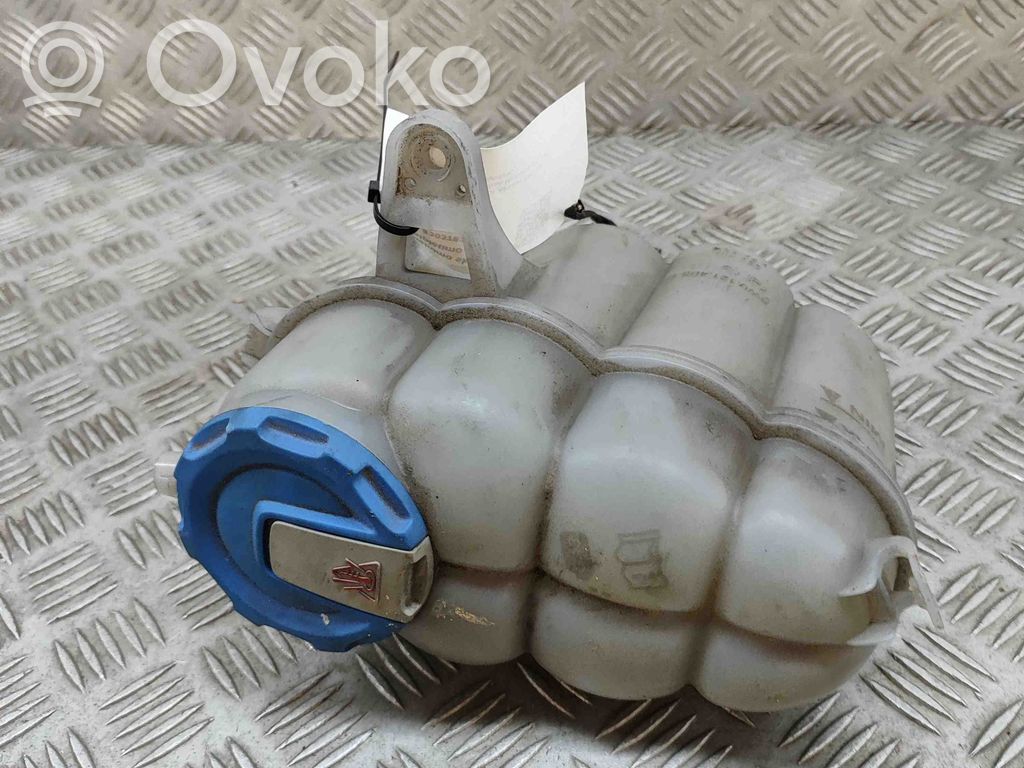 Audi A4 S4 B9 8W Vas expansiune/rezervor lichid de răcire 