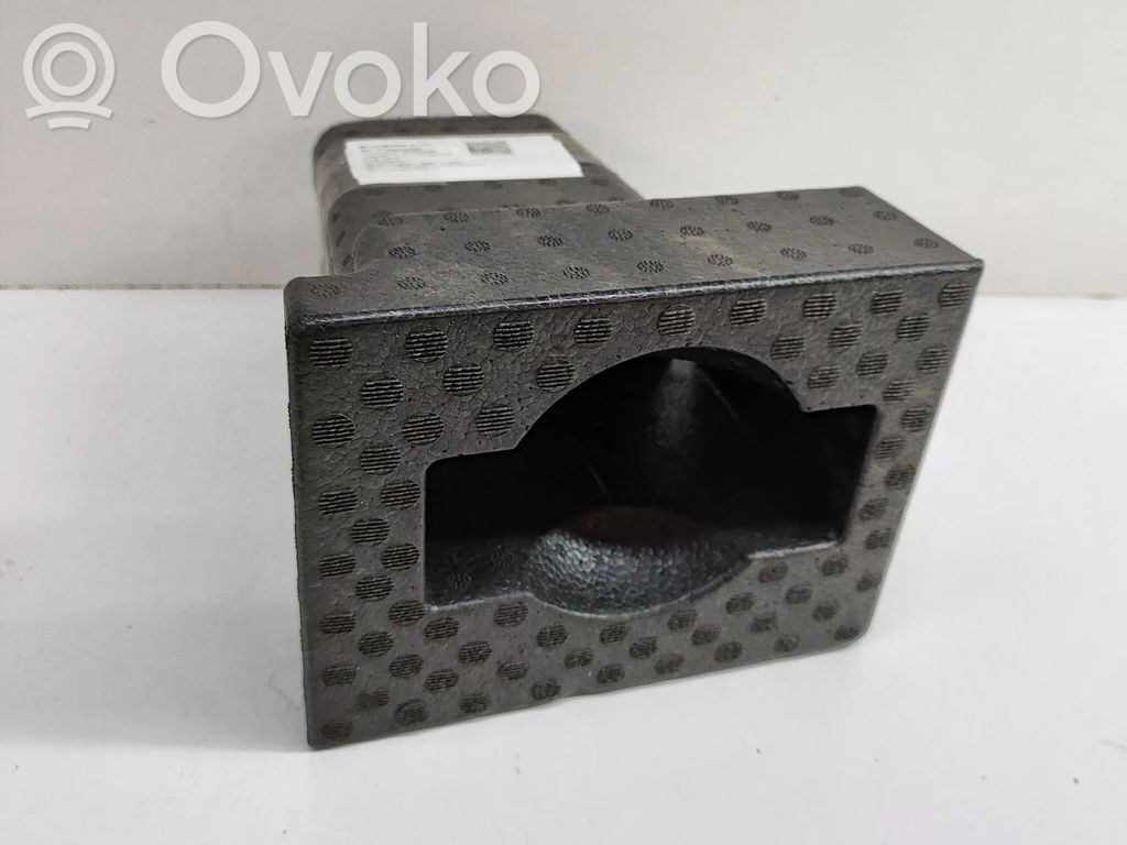 Other trunk/boot trim element   6897736