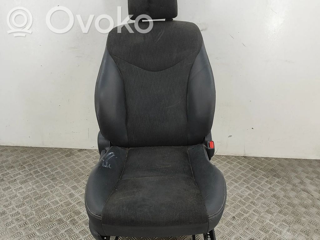 Toyota Prius+ (ZVW40) Fotel przedni pasażera 