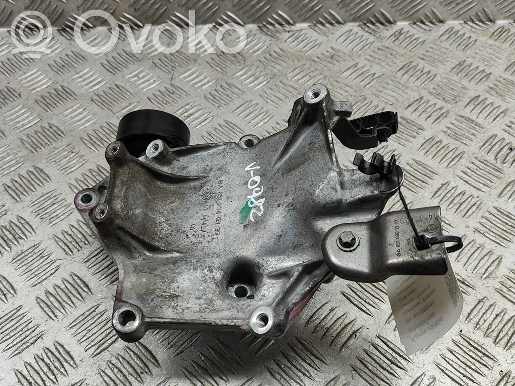 Mercedes-Benz C W205 Supporto di montaggio del motore (usato)