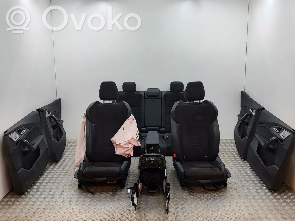 BMW X2 U10 Tapicerka / Komplet 