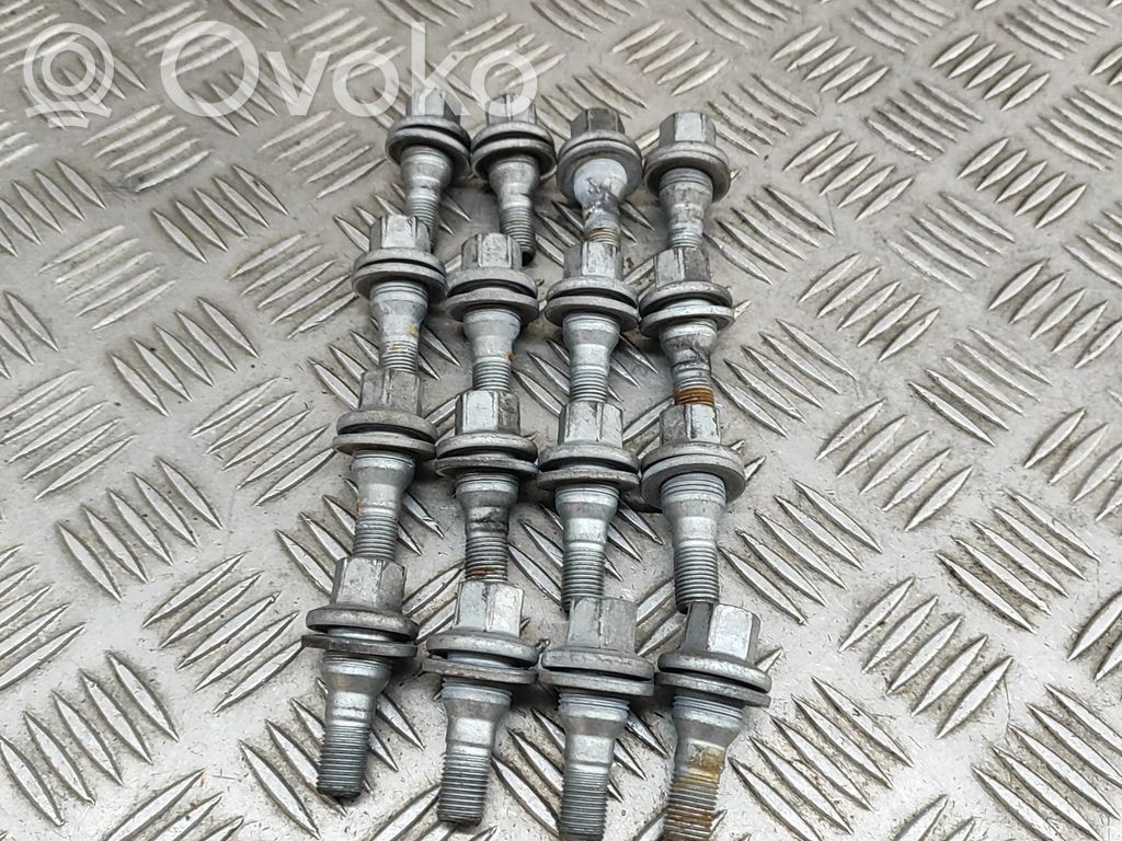 Peugeot 408 II Tuercas/tornillos 