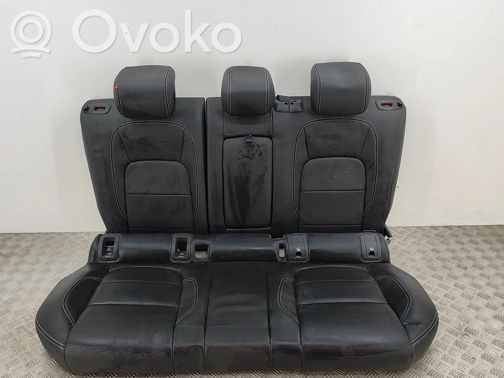 Takaistuin   J9D366800AA,J9D366801AA,J9D363840AB