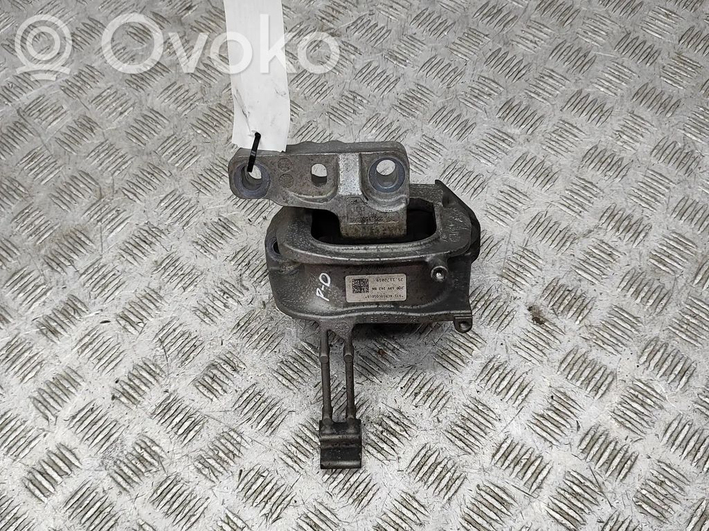 Volkswagen Polo VI Engine mount bracket 